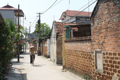 Đường làng, ngõ xóm tại xã Đại Đồng, huyện Thạch Thất được kiên cố hóa.